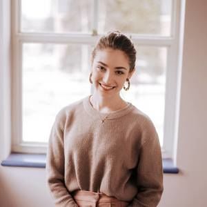 Meet your Posher, Adrienne